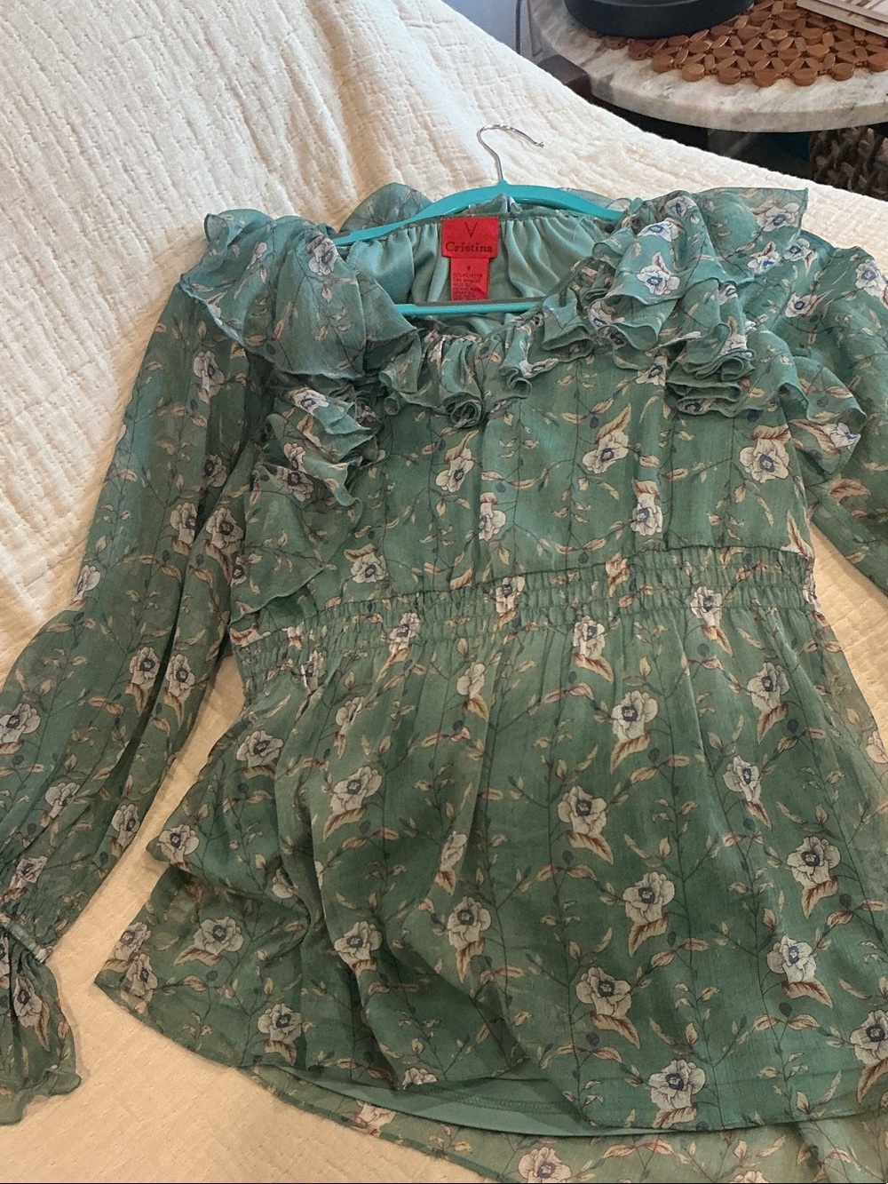 V Cristina ~ V neck floral ruffle collar and wrist in seafoam green background